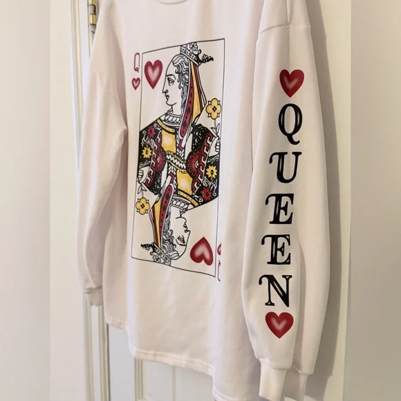 Women’s Lightweight Queen of Hearts Graphic Sweatshirt From Amazon - Picture 4 of 11